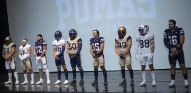 Los Pumas de Acatlán presentaron sus tres variantes de uniformes.