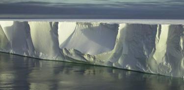 Frente de hielo flotante en la Antártida.