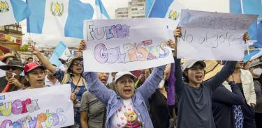 Miles de guatemaltecos se manifestaron el sábado contra el intento de golpe de Estado