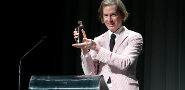 El cineasta Wes Anderson recibió el premio Cartier Glory.
