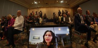 La poeta Coral Bracho participa de manera virtual en la conferencia de prensa de la FIL de Guadalajara.