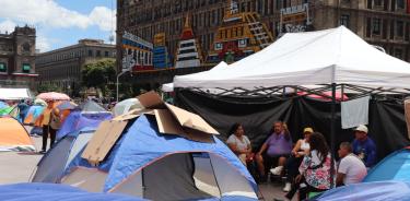 Maestros de telesecundaria de SLP  acampan en el Zócalo capitalino