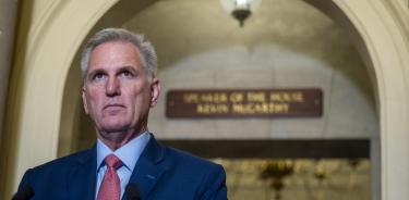 El líder de la Cámara de Representantes de EU, Kevin McCarthy, anuncia que pedirá un juicio político contra Biden