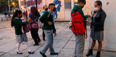 Estudiantes regresando a clases