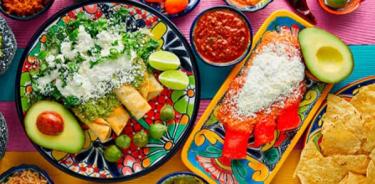 Personas que viven con obesidad, sobrepeso, diabetes mellitus tipo 2 y/o presión arterial alta, se les pide ser cuidadosos en el consumo de alimentos mexicanos durante la cena de esta noche