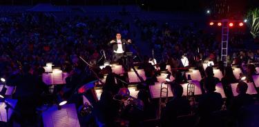 Abraham Vélez Godoy,  director de la Orquesta Filarmónica de las Artes, comenta algunos retos y motivaciones de mezclar la alta cultura con la cultura “popular” mexicana.