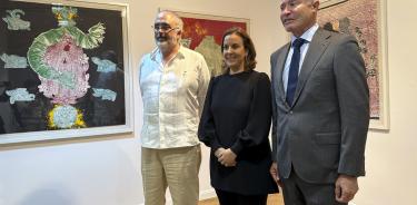 El artista Emiliano Gironella, la fundadora de Grupo Andrade Cristina Mieres Zimmermann y el embajador Quirino Ordaz Coppel abrieron  la muestra 