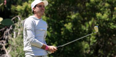 Emilio López firma tarjeta de 64 golpes (-8)
Emilio López firma tarjeta de 64 golpes (-8)