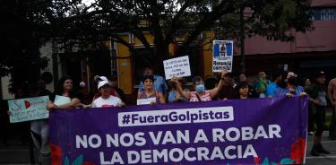 Guatemaltecas se manifiestan contra la ofensiva del Ministerio Público de anular la victoria de Arévalo de León