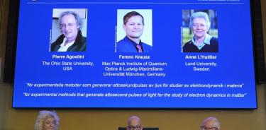 l Premio Nobel de Física 2023 es para Pierre Agostini, Ferenc Krausz y Anne L'Huillier por sus métodos experimentales para generar pulsos de luz de una duración de attosegundos.