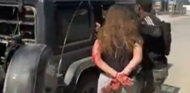 Captura de video de una joven secuestrada y llevada a Gaza por milicianos de Hamás