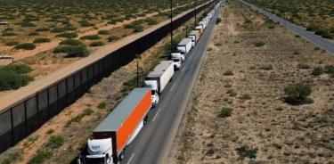 Tras tres semanas de crisis, permanecen los retenes que afectan a transportistas mexicanos