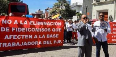 Trabajadores del PJF se manifiestan frente a la Suprema Corte, reclaman la desaparición de fideicomisos