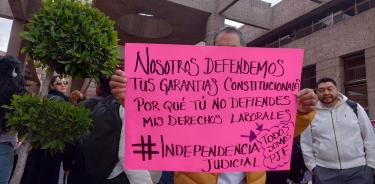 Trabajadores del Consejo de la Judicatura Federal se manifestaron ante la Cámara de Diputados por la extinción de 13 de 14 fidicomisos con los que se les pagan derechos.