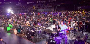 Más de 800 personas conformaron a la banda de rock mas grande de Latinoamérica entre músicos e interpretes de distintos géneros musicales