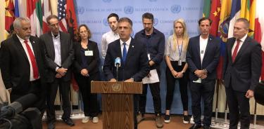 El canciller israelí, Eli Cohen, rodeado de rehenes, anuncia que no se reunirá con el secretario general de la ONU, Antonio Guterres