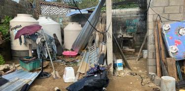 Casa destruida en la colonia Jacarandás en Guerrero Iguala, tras huracán Otis categoría cinco
