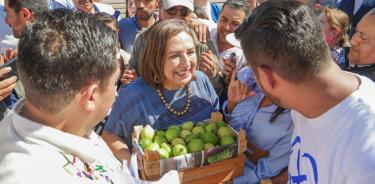 La candidata presidencial del Frente Amplio por México, Xóchitl Gálvez, se reunió con agricultores en Zamora, Michoacán.