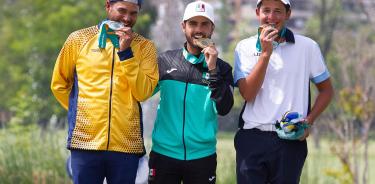 Abraham Ancer (centro) encabezó el podio de premiación junto a Sebastián Muñoz y Dylan Menante