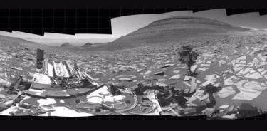 Panorámica dle Monte Sharp tomada por el rover Curiosity.