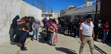 EL INM reportó el hallazgo de 123 migrantes encerrados en un tráiler en Matehuala, San Luis Potosí