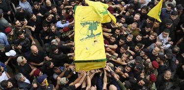 Entierro multitudinario en Beirut del miliciano de Hizbolá Mohammed Assaf, muerto tras un ataque israelí en el sur de Líbano
