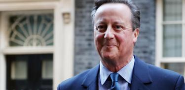 El exprimer ministro británico, David Cameron, llega este lunes al número 10 de Downing Street