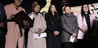 Las demócratas Alexandria Ocasio-Cortez, y las musulmanas Ilan Omar y Rashida Tlaib (de origen palestino), protestan contra la agresión israelí frente al Capitolilo