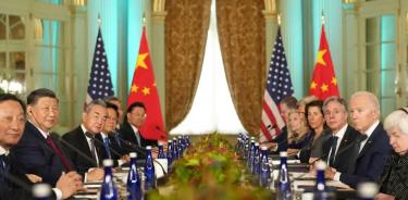 Los presidentes de China y EU, Xi Jinping y Joe Biden, en la mansión cerca de San Francisco que fue escenario de la serie 