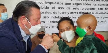 Luis Gerardo Quijano durante jornada médica contra el cáncer en la Magdalena Contreras