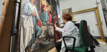 Vista de los trabajos en los talleres del Laboratorio de Restauración de los Museos Vaticanos.