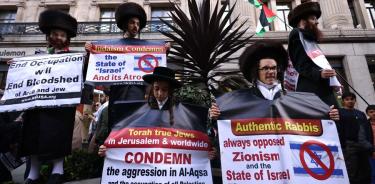 Judíos antisionistas mostraban pancartas frente a una manifestación pro palestina en Londres, el pasado 14 de octubre