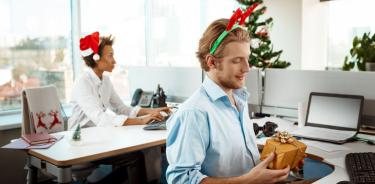 Los trabajadores que laboren con normalidad durante la celebración de la Navidad, deben recibir una remuneración extra