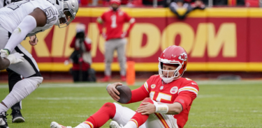 Chiefs tuvo una primera mitad de pesadilla gracias al buen trabajo de la defensiva de Las Vegas