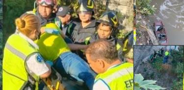 Rescatan a joven que cayó a canal de Álvaro Obregón
