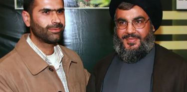 El líder de Hezbolá, jeque Nasralá, junto al comandante asesinado, Wissam Hassan Tawil