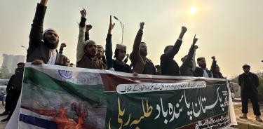 Protesta contra los ataques iraníes en una aldea fronteriza en Islamabad