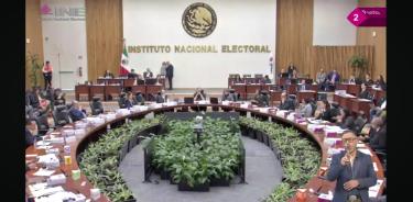 El Consejo General del INE aprobó obligar a los candidatos a la Presidencia a asistir a tres debates y de no hacerlo se podrían hacer acreedores de sanciones económicas.