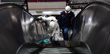 Mantenimiento a escaleras eléctricas en el Metro