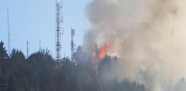 Un incendio forestal en el cerro El Cable, en Bogotá