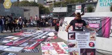 Marcha de activistas en contra del regreso de corridas de toros en CDMX