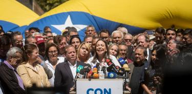 María Corina Machado durante la rueda de prensa este lunes en Caracas, para anunciar que sigue en la carrera electoral, pese al veto del Supremo