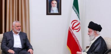 El líder supremo de Irán, Alí Jameneí y el líder de Hamás, Ismail Haniye, durante una reunión en Teherán celebrada el 23 de junio de 2023 ¿De qué hablarían?