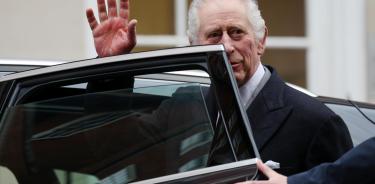 El rey Carlos III sale de la clínica de Londres donde se operó de un agrandamiento de próstata, el 29 de enero