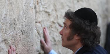 El presidente de Argentina, Javie Milei, rezó este martes en el Muro de las Lamentaciones de Jerusalén