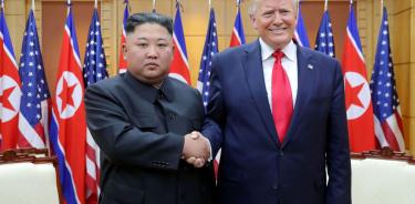 Donald Trump, junto a Kim Jong-un en el único puesto fronterizo entre las dos Coreas en junio de 2019