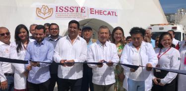 El director general del ISSSTE, Pedro Zenteno inauguró el hospital móvil “Ehécatl”, en Acapulco, ante los daños que sufrió el Hospital General (HG), por el huracán Otis
