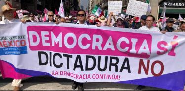 Marcha por la democracia en el Zócalo Capitalino