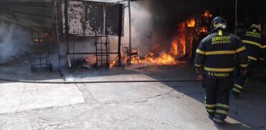 Incendio en estacionamiento en la colonia Morelos