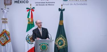 El rector Carlos Eduardo Barrera Díaz rindió ayer su tercer informe.